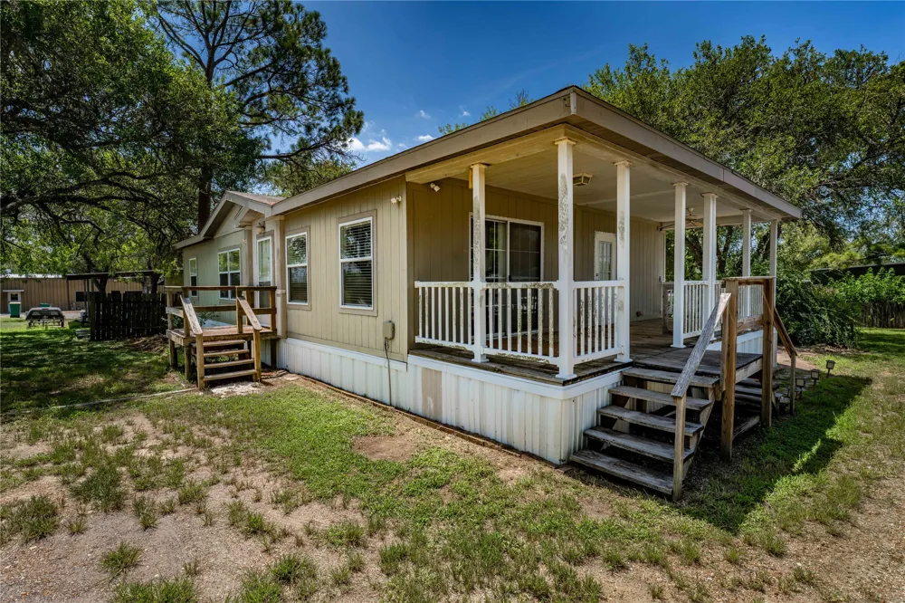 424 Ellinger Road La Grange, TX 78945
