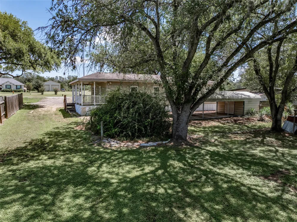 424 Ellinger Road La Grange, TX 78945