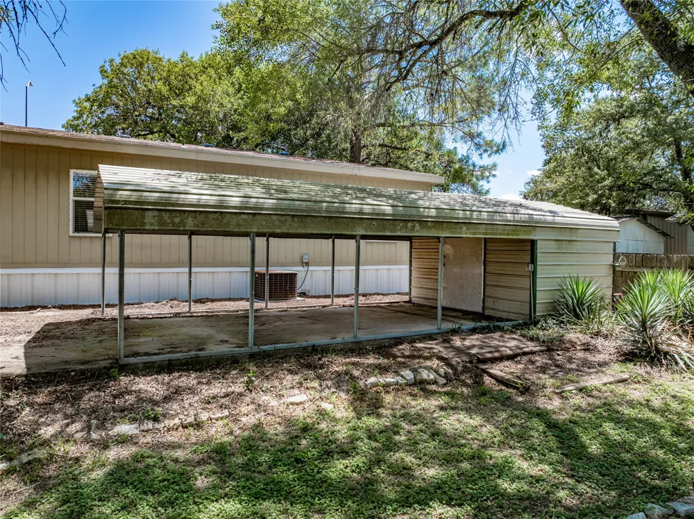 424 Ellinger Road La Grange, TX 78945