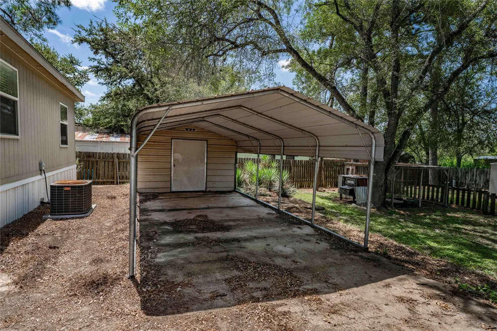 424 Ellinger Road La Grange, TX 78945