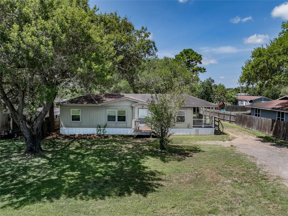 424 Ellinger Road La Grange, TX 78945