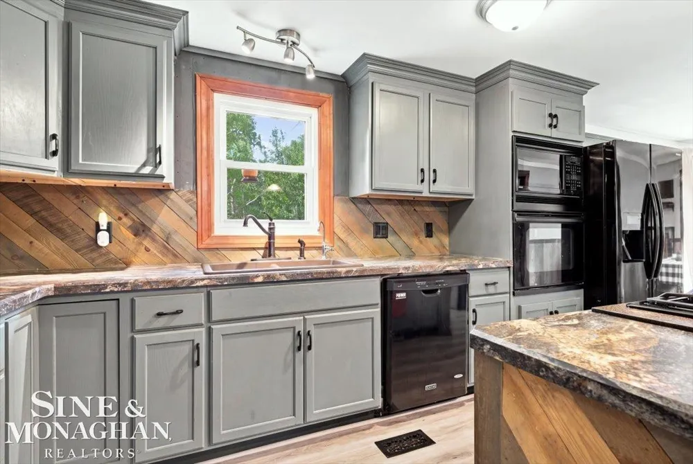 7665 Metcalf Road Kenockee Township, MI 48006