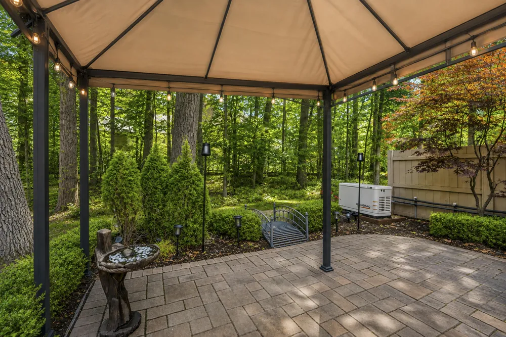 1189 Glenpointe Court Bloomfield Charter Township, MI 48304