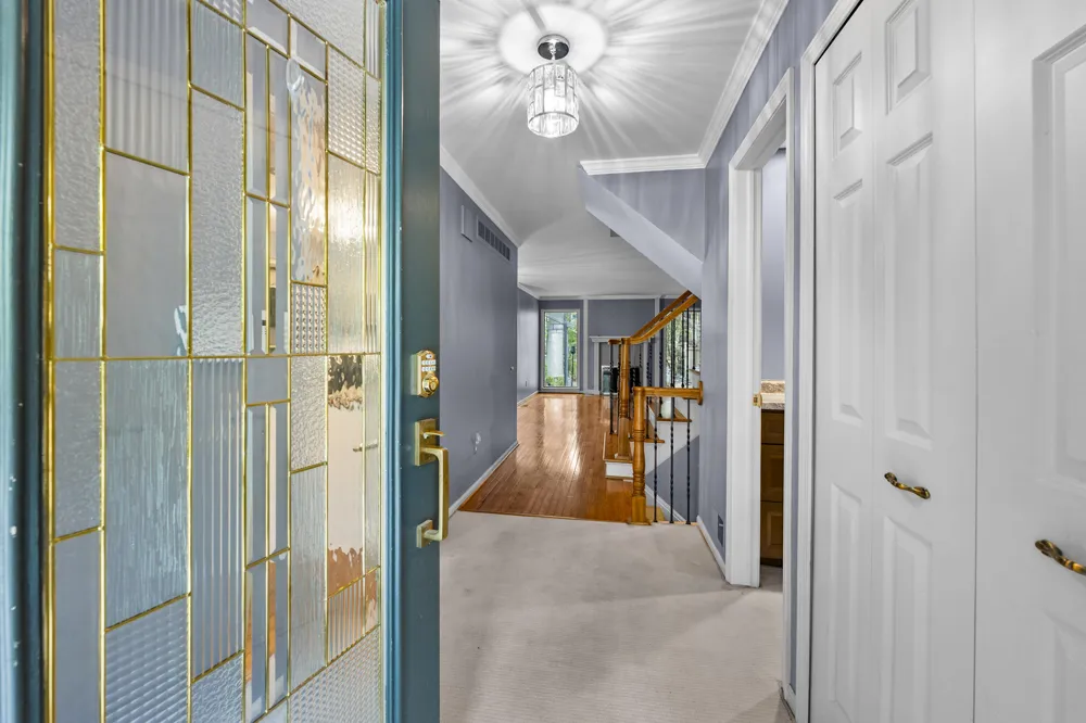 1189 Glenpointe Court Bloomfield Charter Township, MI 48304
