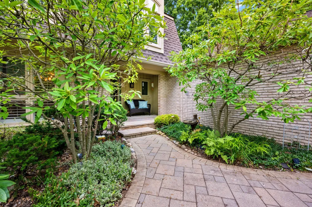 1189 Glenpointe Court Bloomfield Charter Township, MI 48304