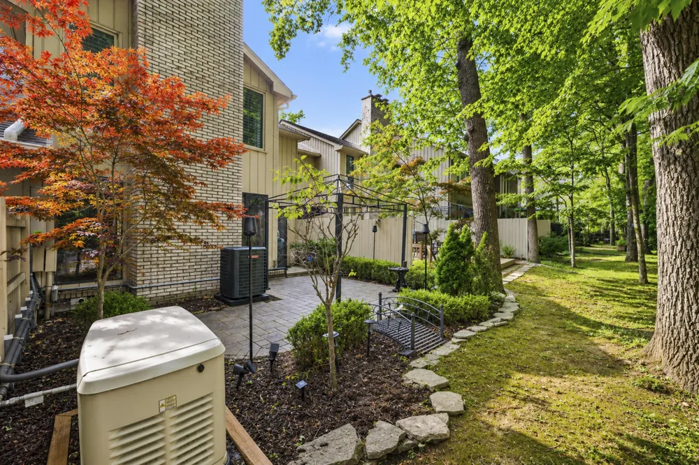1189 Glenpointe Court Bloomfield Charter Township, MI 48304