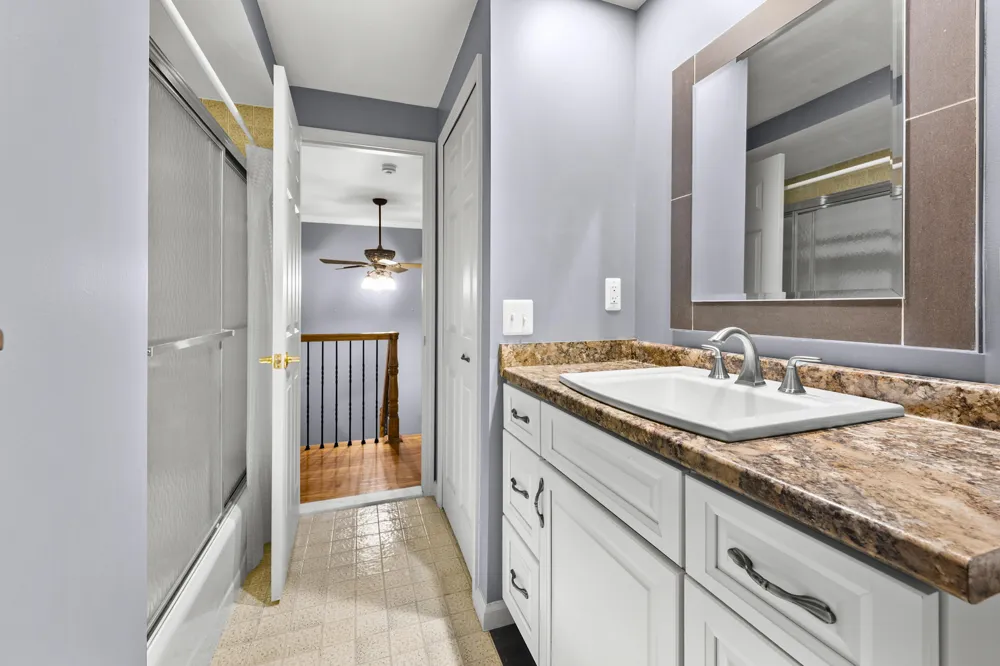 1189 Glenpointe Court Bloomfield Charter Township, MI 48304