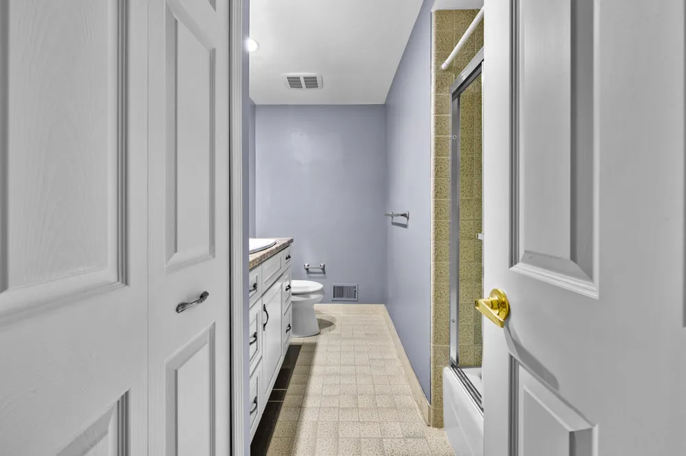 1189 Glenpointe Court Bloomfield Charter Township, MI 48304