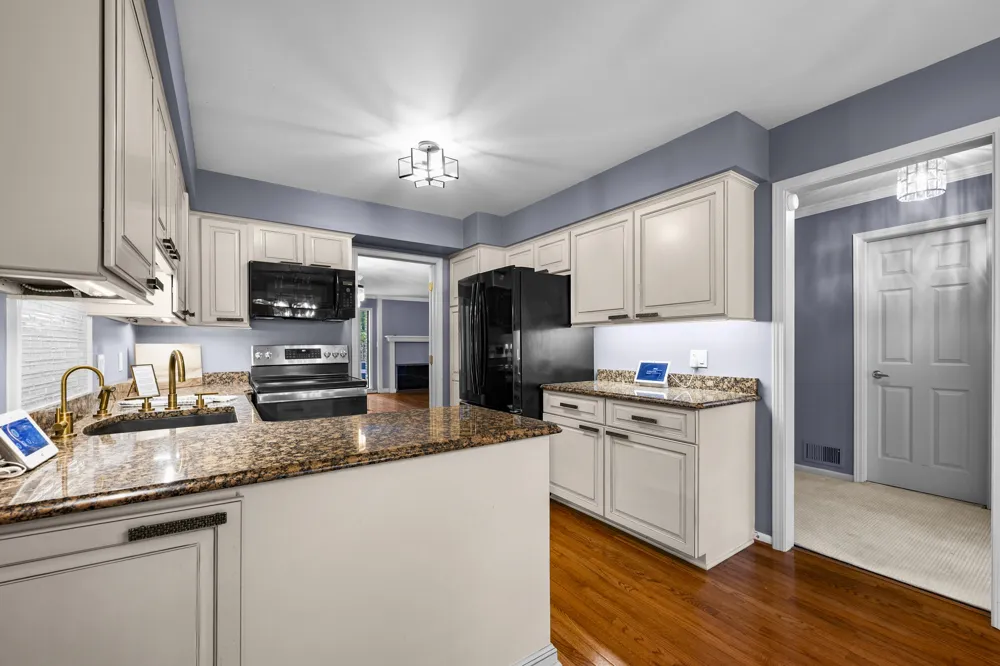 1189 Glenpointe Court Bloomfield Charter Township, MI 48304