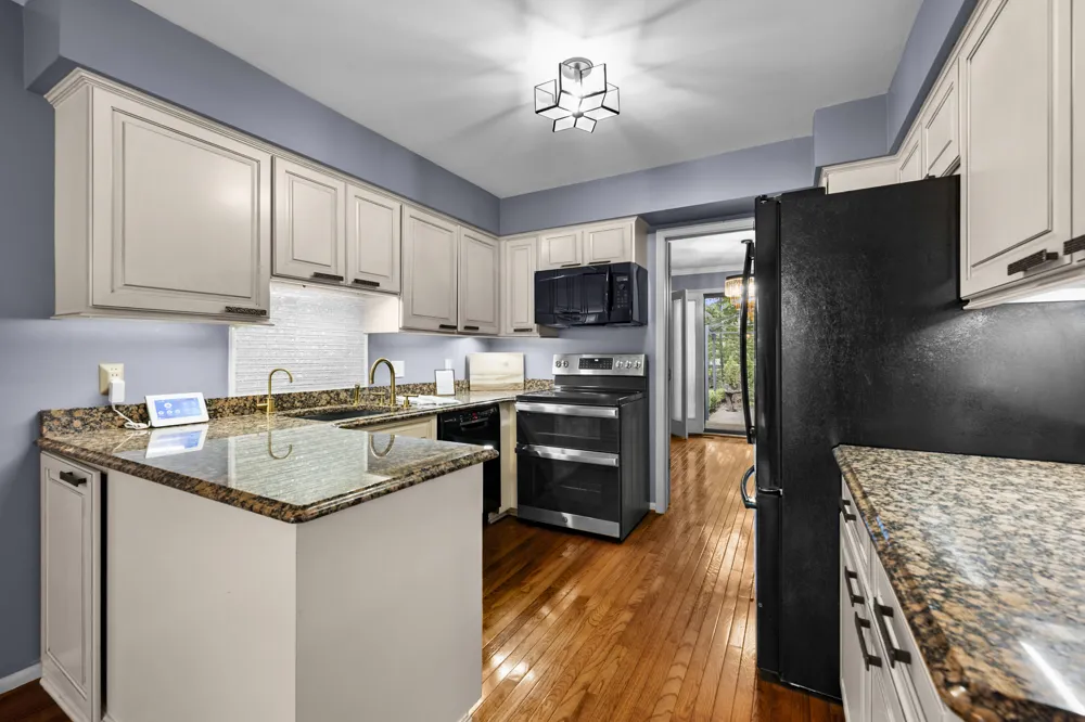1189 Glenpointe Court Bloomfield Charter Township, MI 48304