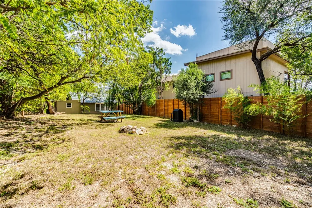 613 Peacock Lane Austin, TX 78704