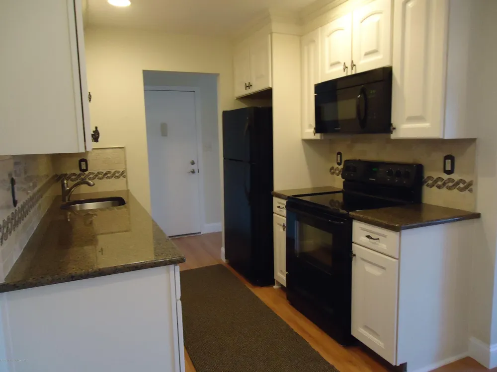 142 Cross Slope Court #F Manalapan, NJ 07726