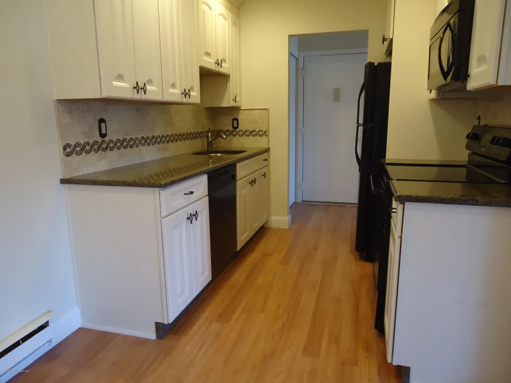 142 Cross Slope Court #F Manalapan, NJ 07726