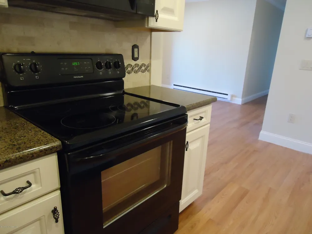 142 Cross Slope Court #F Manalapan, NJ 07726