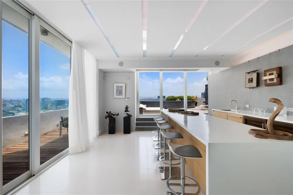 1052 ASHFORD AVENUE #PH-18 San Juan, PR 00907