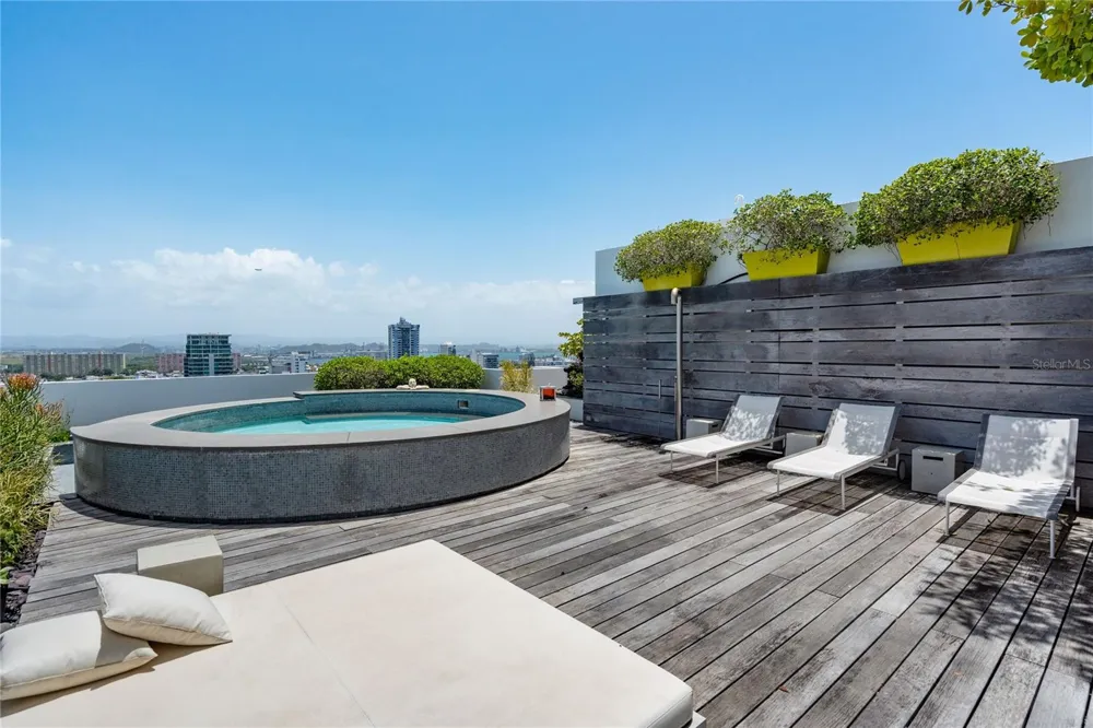 1052 ASHFORD AVENUE #PH-18 San Juan, PR 00907