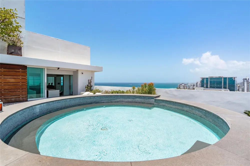 1052 ASHFORD AVENUE #PH-18 San Juan, PR 00907