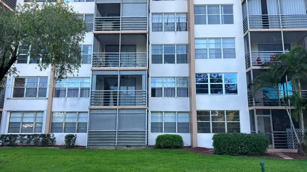 1300 Saint Charles Pl #202 Pembroke Pines, FL 33026