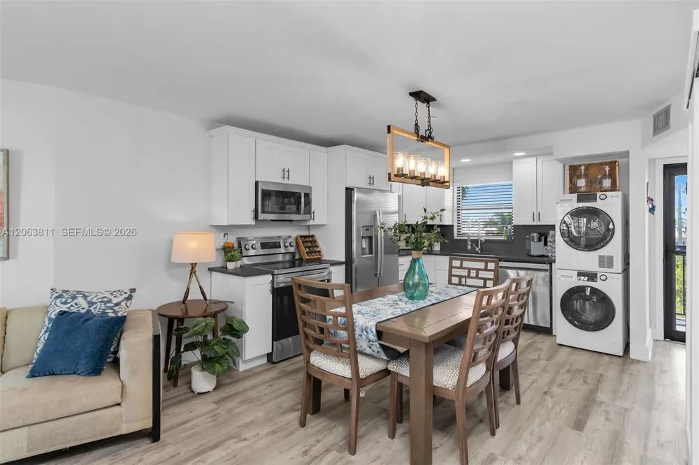 1011 Anglers Cove #H403 Marco Island, FL 34145