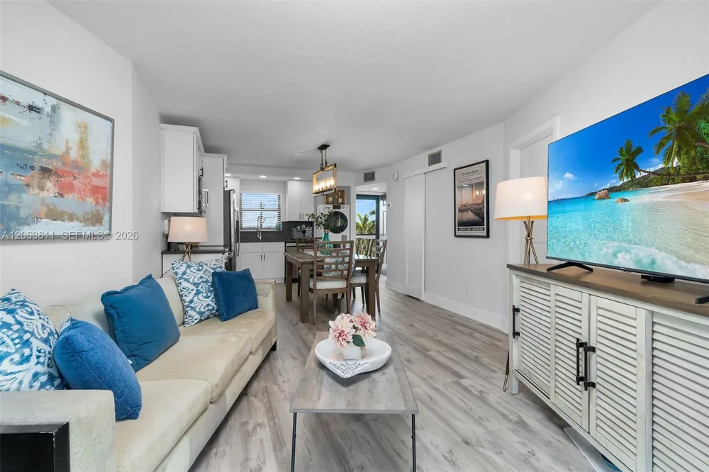 1011 Anglers Cove #H403 Marco Island, FL 34145