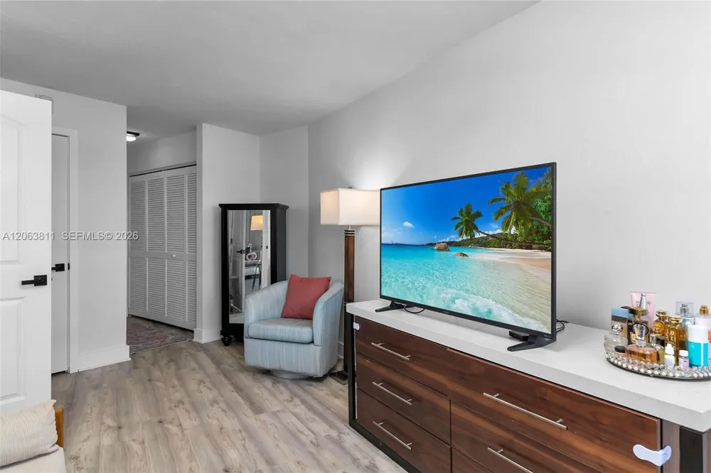 1011 Anglers Cove #H403 Marco Island, FL 34145
