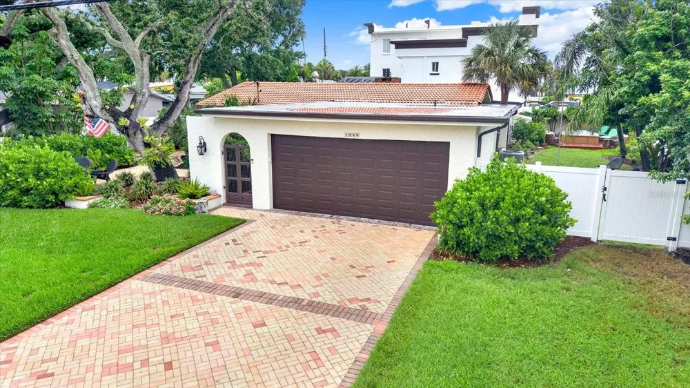 1040 PALM DRIVE Belleair Beach, FL 33786