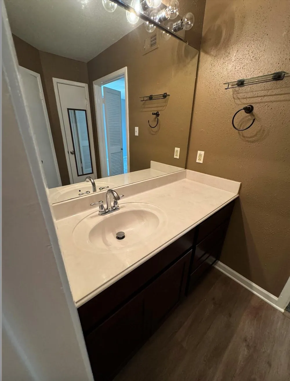 18800 Egret Bay Boulevard #711 Webster, TX 77058