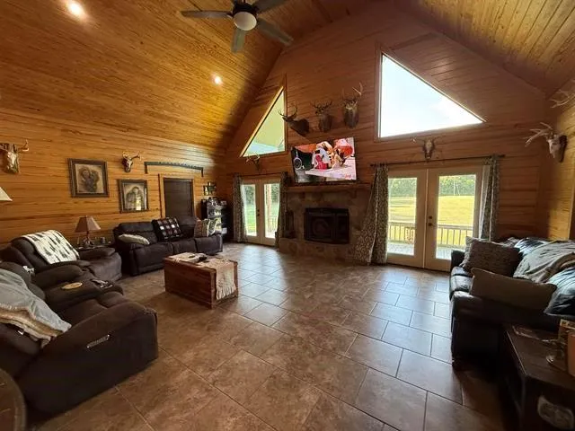 7096 Jim Burns Road Silsbee, TX 77656