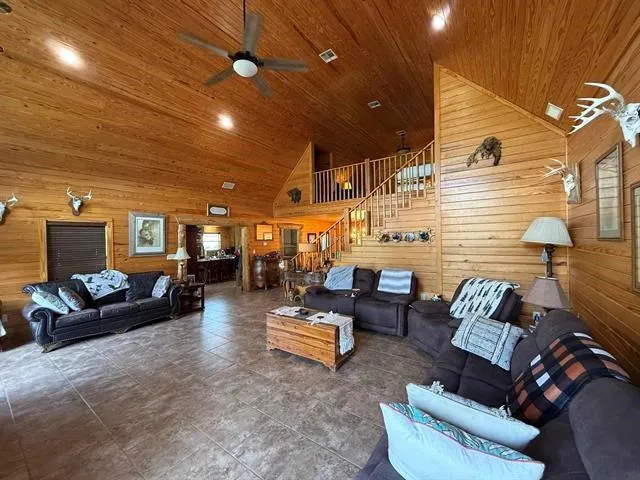 7096 Jim Burns Road Silsbee, TX 77656