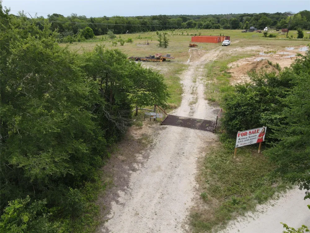 19046 County Road 124 Bedias, TX 77831