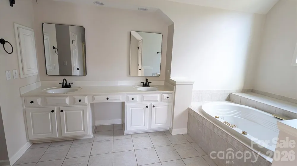 2421 Arden Gate Lane Charlotte, NC 28262