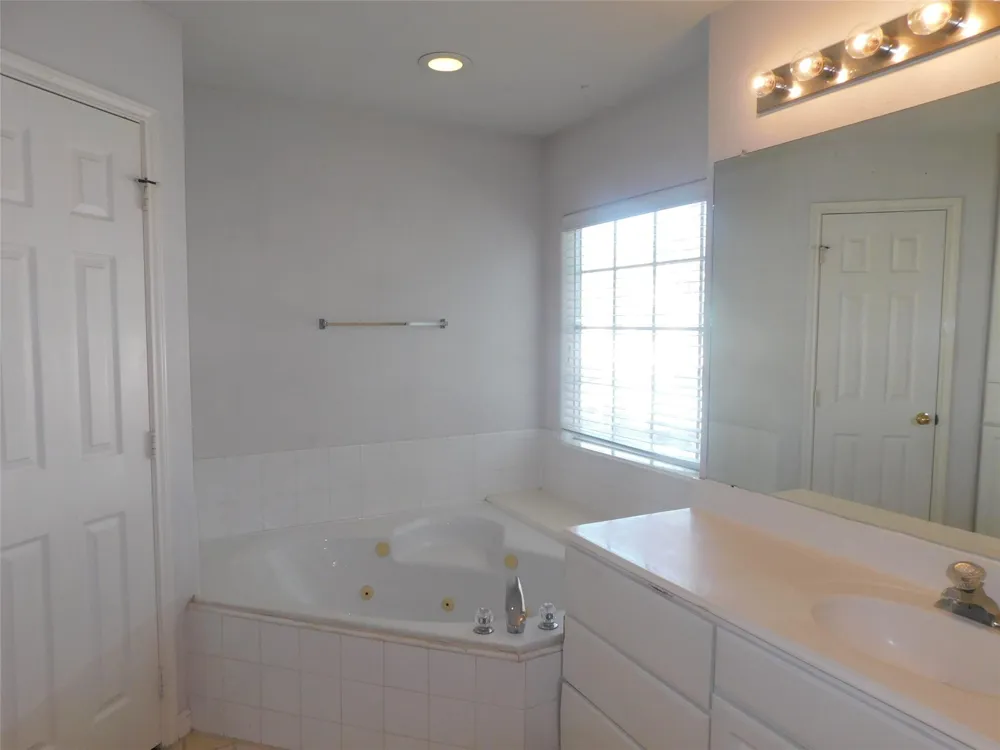 2710 Grants Lake Blvd #G3 Sugar Land, TX 77479