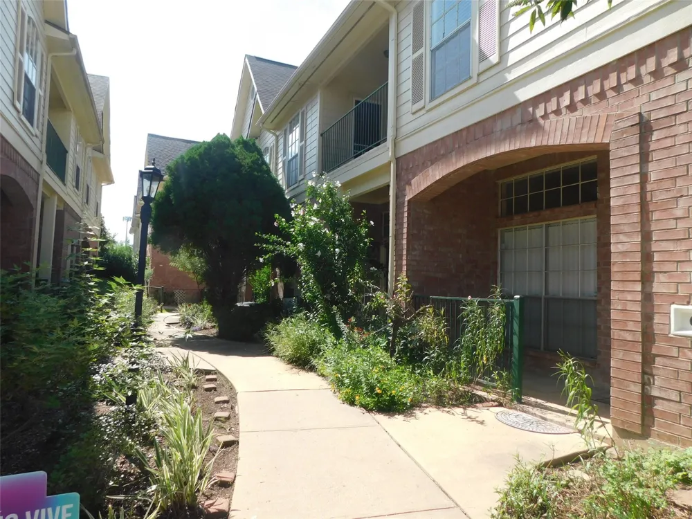 2710 Grants Lake Blvd #G3 Sugar Land, TX 77479