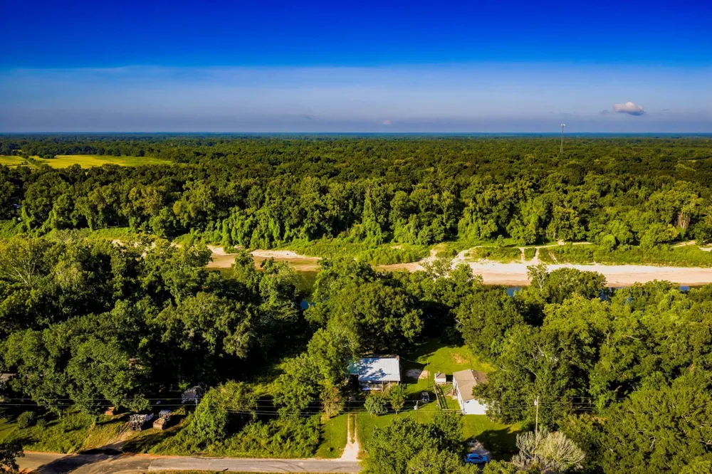 450 River Road Goodrich, TX 77335