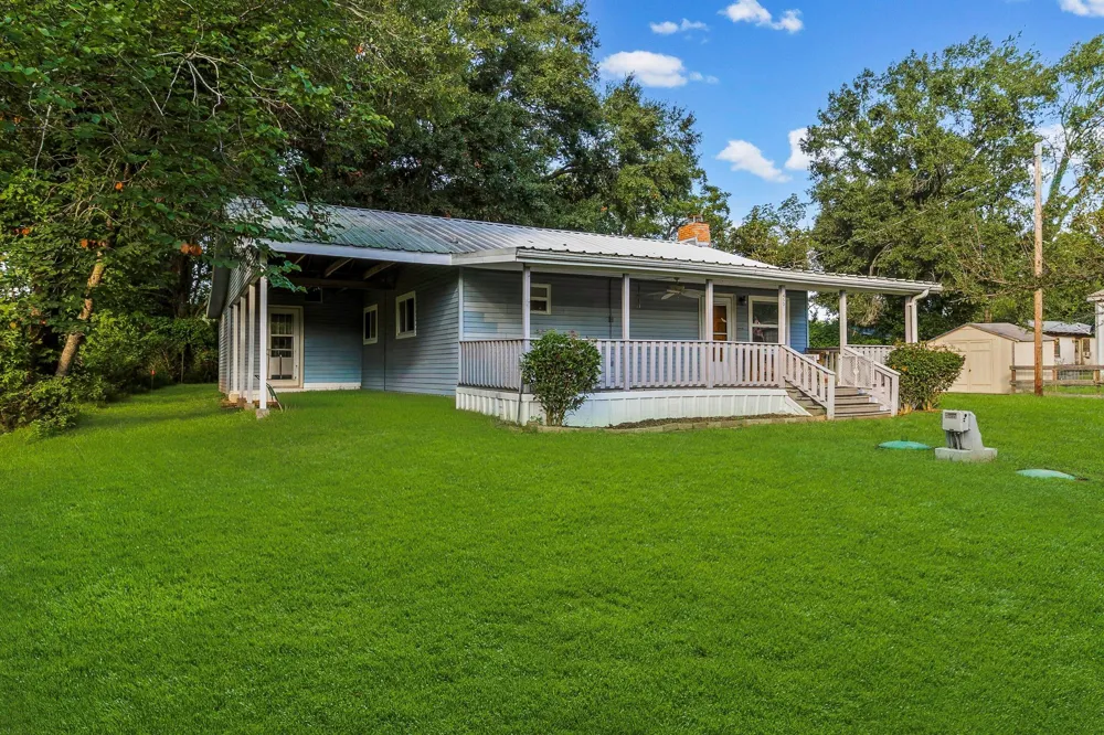 450 River Road Goodrich, TX 77335