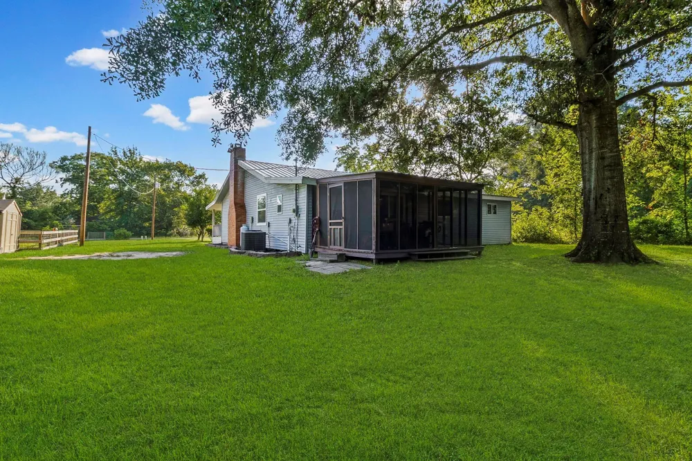 450 River Road Goodrich, TX 77335