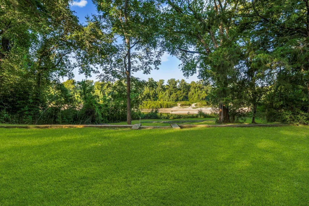 450 River Road Goodrich, TX 77335