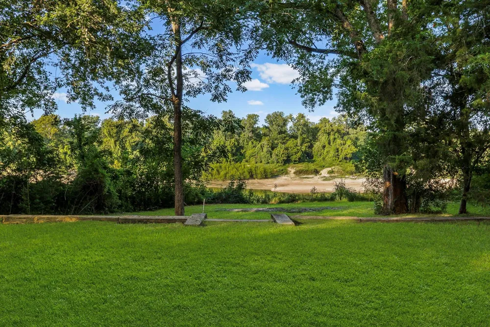 450 River Road Goodrich, TX 77335