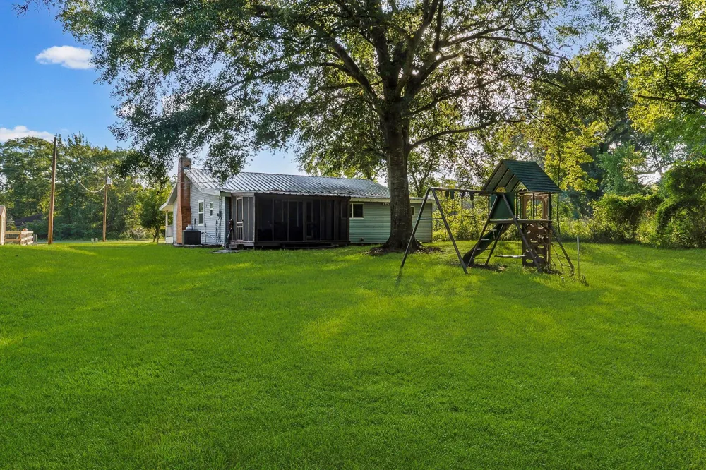 450 River Road Goodrich, TX 77335