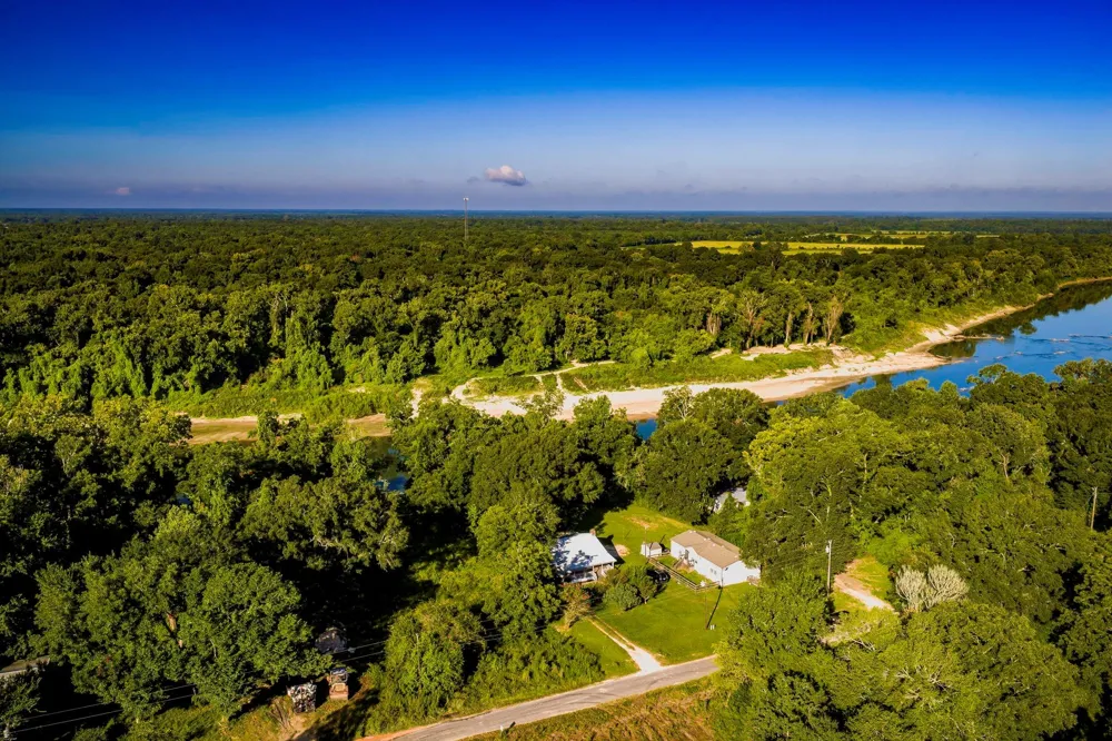 450 River Road Goodrich, TX 77335