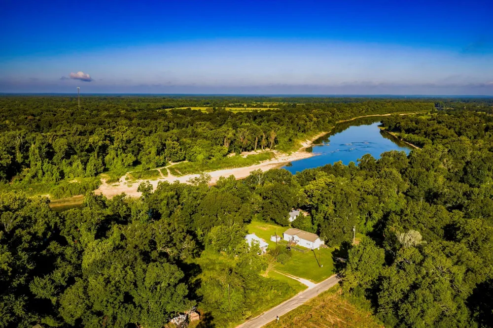 450 River Road Goodrich, TX 77335