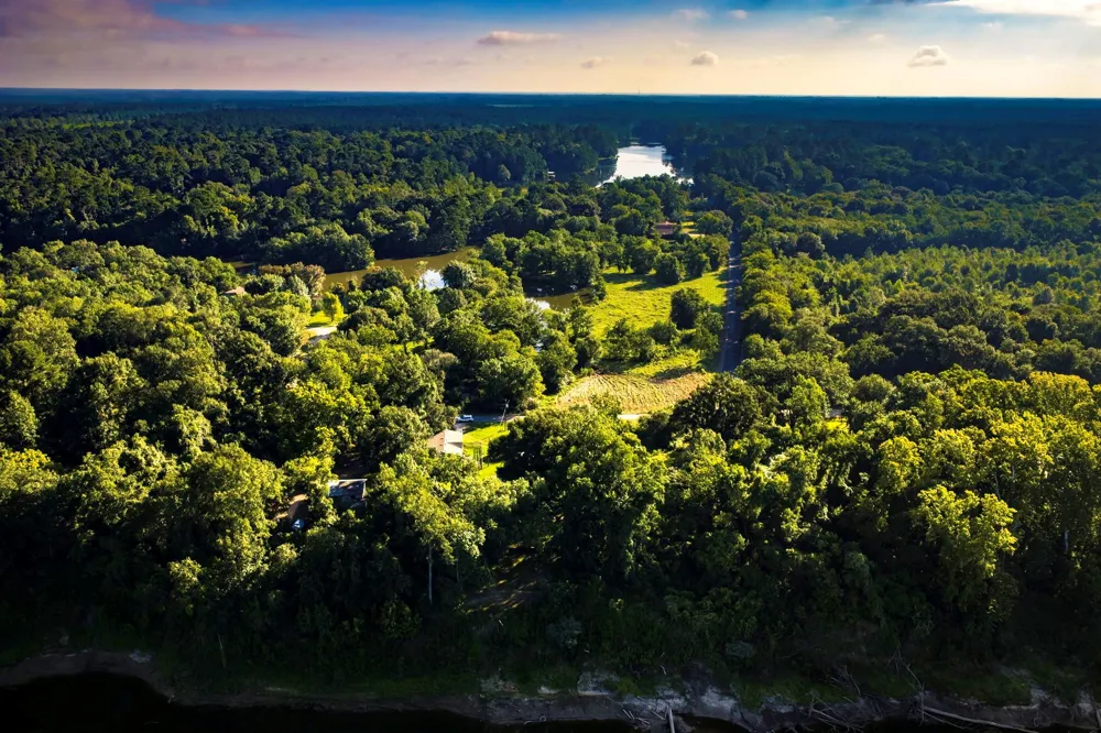 450 River Road Goodrich, TX 77335