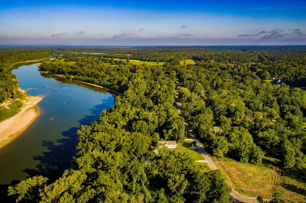 450 River Road Goodrich, TX 77335