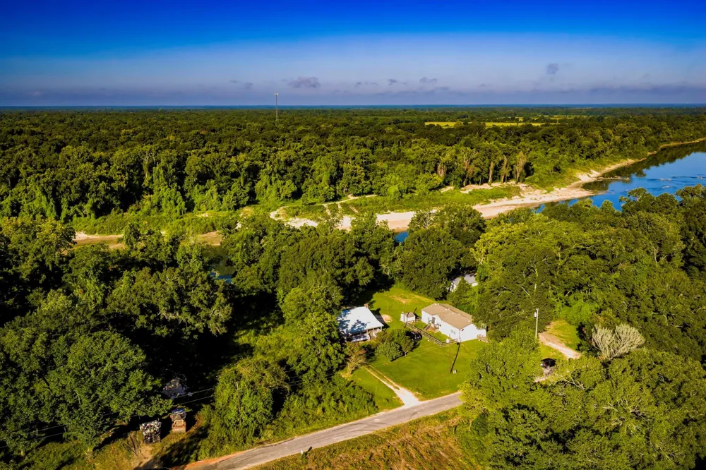450 River Road Goodrich, TX 77335