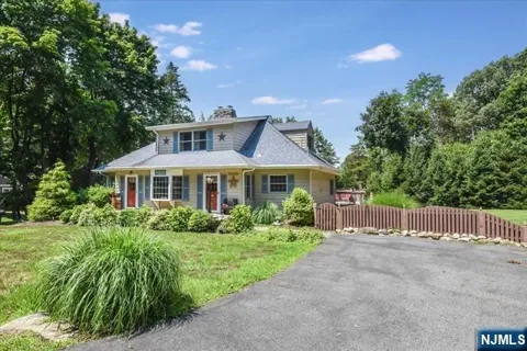 39 Circle Avenue