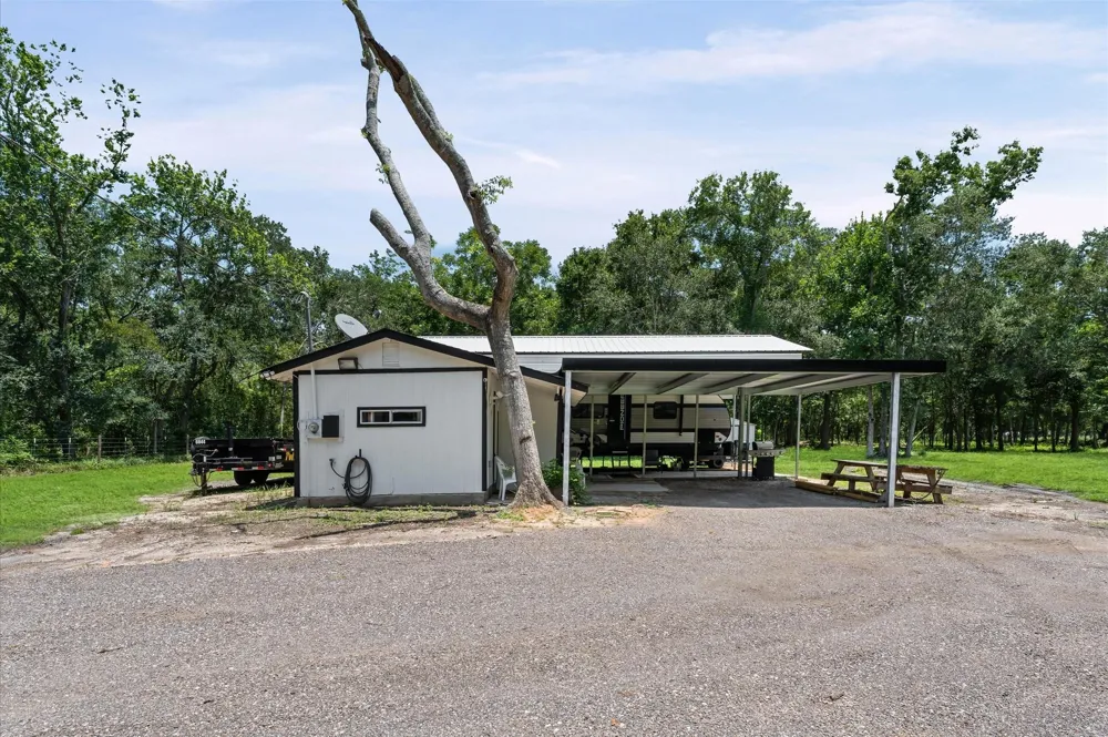 6219 Davis Rd Wharton, TX 77488