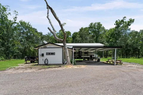 6219 Davis Rd