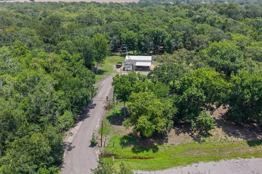 6219 Davis Rd Wharton, TX 77488