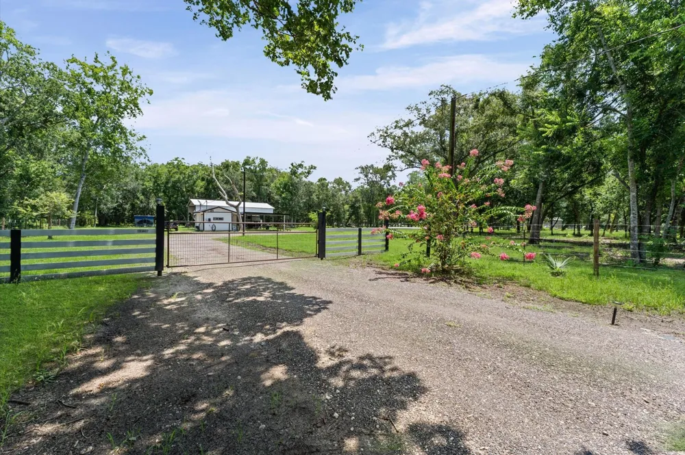 6219 Davis Rd Wharton, TX 77488