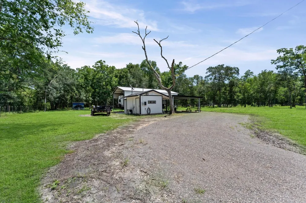 6219 Davis Rd Wharton, TX 77488